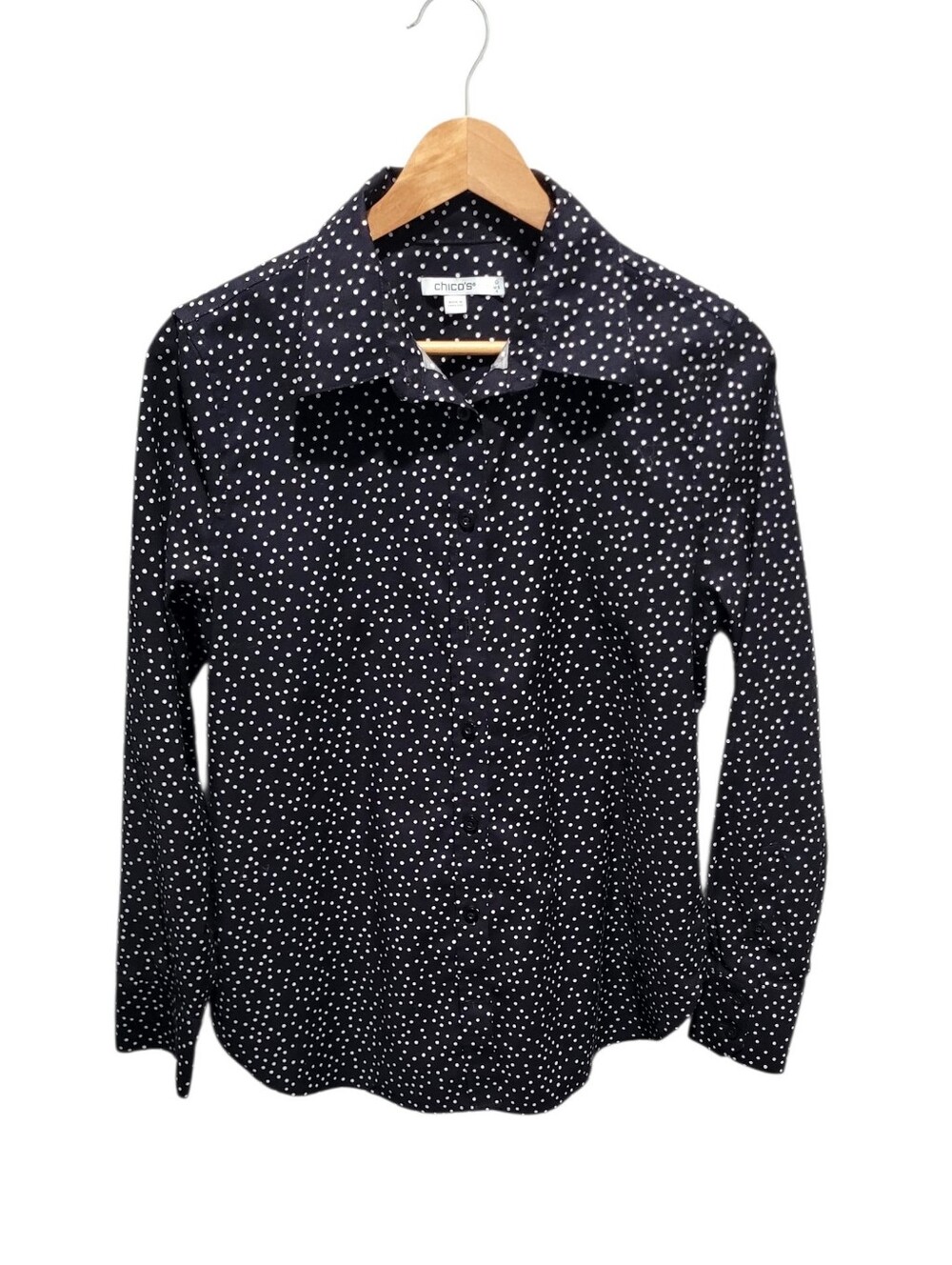 Chico's No Iron Polka Dot Button Front Shirt Long Sleeve Size US 4 Small - Picture 2 of 9